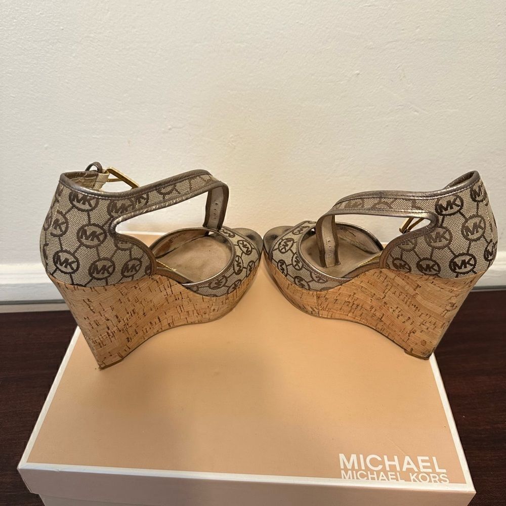 Michael Kors platform iconic lightweight gold cork wedge sandal size 7 - Picture 6 of 10